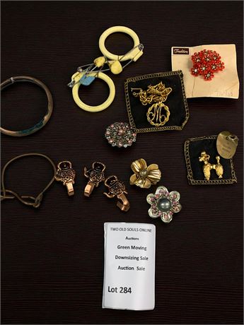 Vintage Costume Jewelry Lot - Necklace Pendants & More