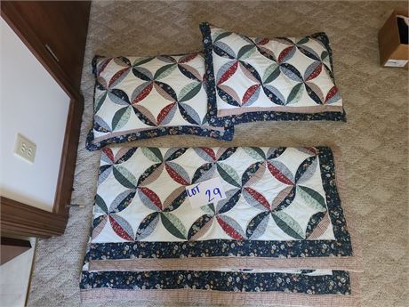 Queen Size Quilt with Pillows & Shams