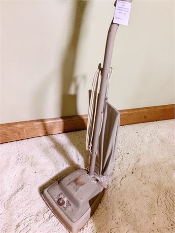 Montgomery Wards Upright Vacuum Cleaner/Sweeper