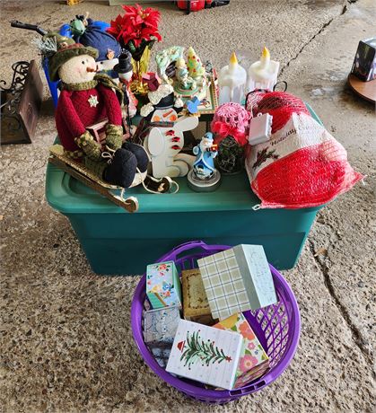 Christmas Decorations With Tote