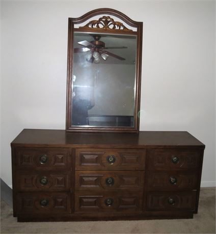 Dresser With Mirror