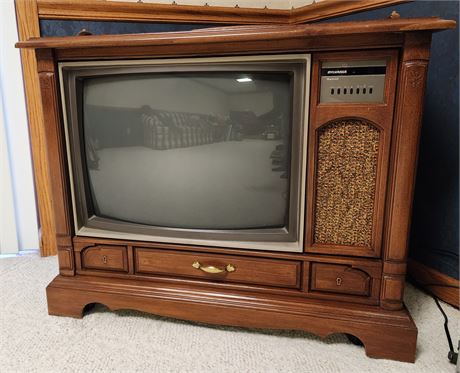 Sylvania Superset Console TV