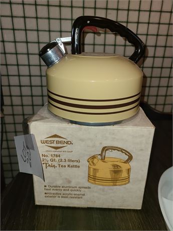 Westbend #1784 2.5qt Yellow Tea Kettle with Brown Stripe in Original Box