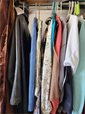 Woman's XL Lot of Shirts & Sweaters