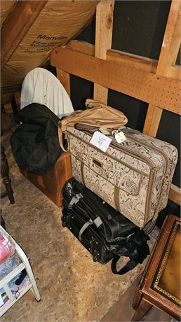 Mixed Size Luggage Lot: Style & Sizes Vary