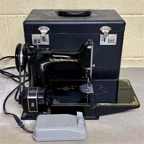 Singer 221 Featherweight Sewing Machine with Case and Accessories
