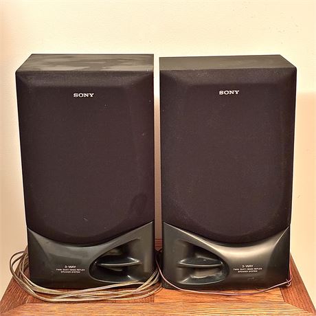 Set of Two Sony Speakers Model SS-D560