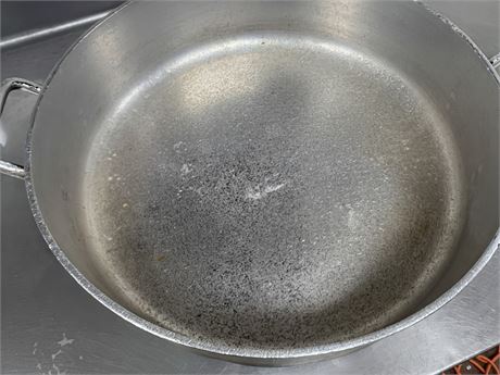 Cast Aluminum Roasting pan W/Handles