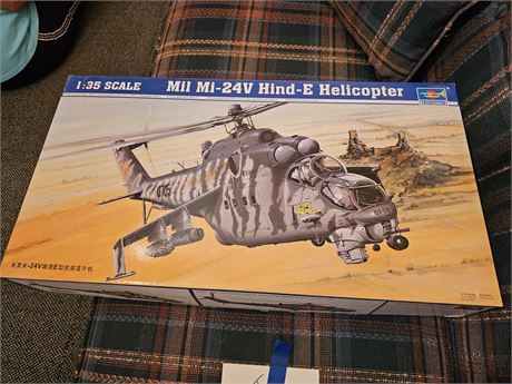 Trumpeter 1:35 Scale Mil-MI24V Helicopter Model