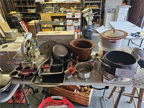 Large Lot of Kitchenware : Pots / Pans / Baking & More