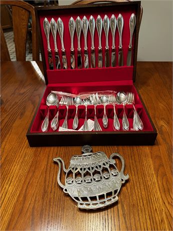 Oneida Flatware Set