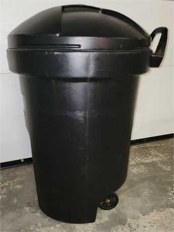 Garbage Can w/ Lid