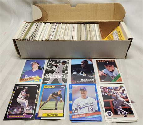 Assortment of Baseball Cards