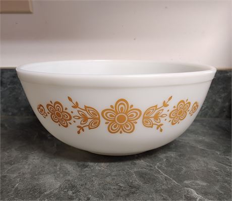 Vintage Pyrex Butterfly Gold 404 ~4-Qt. Mixing Bowl