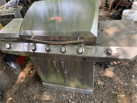 Charbroil Performance Tru Infrared Gas Grill W/4 Burners & 2 Side Burners & Tank