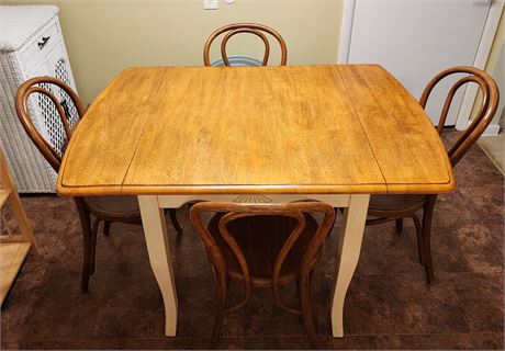 Dining table & 4 Chairs