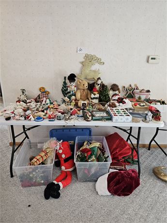 Large Mixed Christmas Lot: Ornaments / Plush / Santa's & More