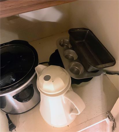 Cupboard Cleanout - Pyrex, Glass Baking Dishes, Tin Bakeware, Crockpot & More