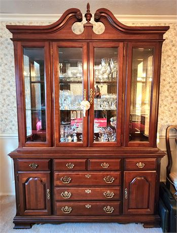 Broyhill Lighted China Hutch