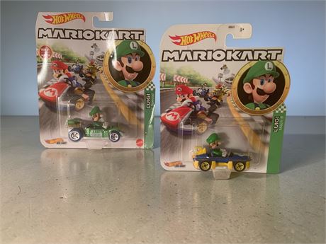 Mattel Hot Wheels Mario Kart Luigi Circuit & Mach 8 Kart Die-Cast Cars
