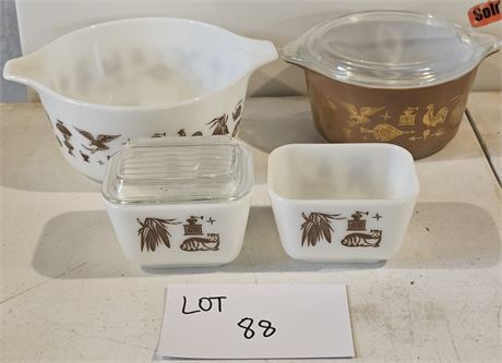 Pyrex Early American Mixed Lot Refrigerator Dishes Casserole Bowls