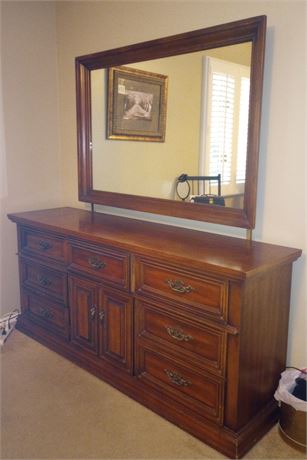 Dresser With Mirror