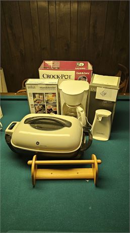 Mixed Small Appliance Lot: Roaster, Coffee Maker, Crock Pot & More