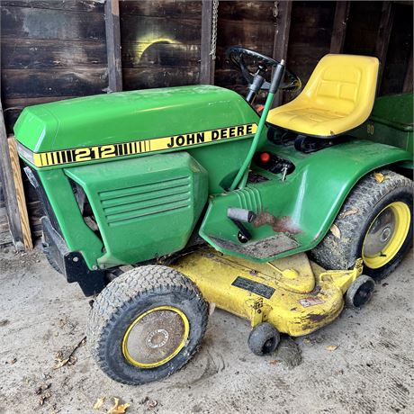 John Deere 212 Lawn and Garden Tractor