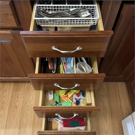 4 Drawer Kitchen Cleanout - Flatware, Utensils and More