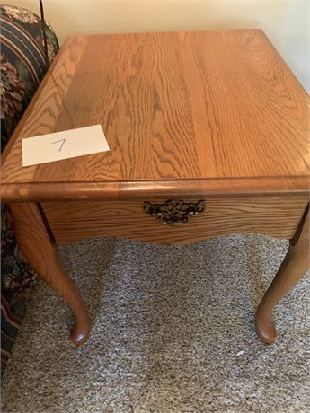 Riverside Furniture Light Oak End Table With Drawer