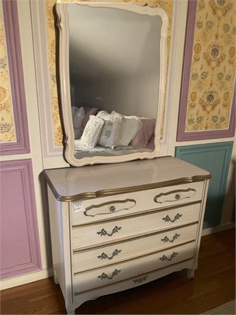 4 Drawer French Provincial Dresser W/Vanity Mirror