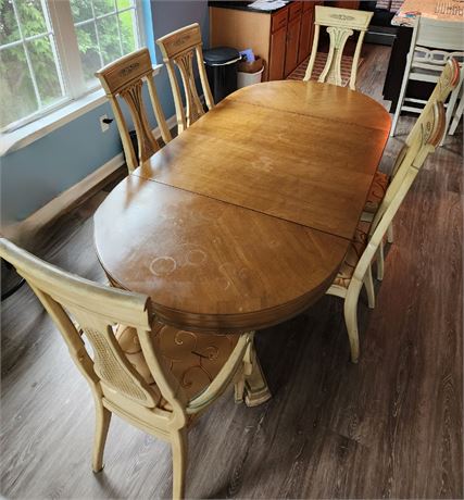 Italian Provincial Diningroom Table, 6 Chairs & 2 Leaves