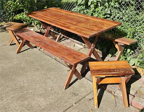 Picnic Table w/2 Benches and 2 Stools