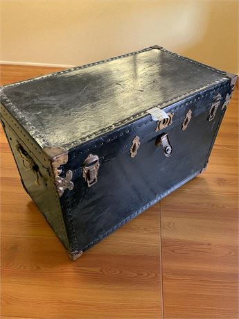 Vintage Metal Steamer Travel Trunk W/Tray