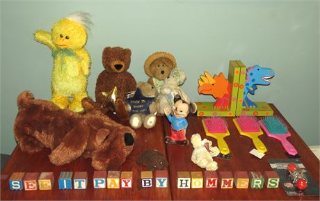 Children's Lot: Stuffed Animals, Brushes, Toys, Etc