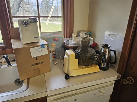 Small Kitchen Appliance Lot:Chopper/Crock/Ice Maker/Blender & More