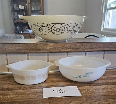 Vintage Pyrex 4qt Golden Scroll Mixing Bowl, Pyrex Blue Wheat Casserole 1 1/2qt