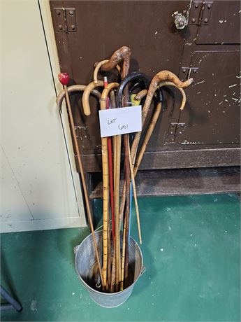 Nice Lot of Vintage Canes : Wood / Carnival / Bamboo & More - Different Sizes