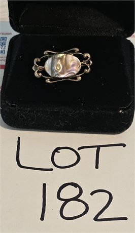 Sterling Victorian Mother of Pearl Brooch    0.08 ozt (incl. stone)