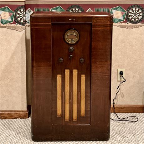 1930's Art Deco Philco Floor Tube Radio - Model 37-640