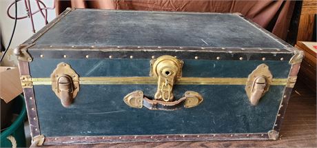 Steamer Trunk-Gray/White Interior