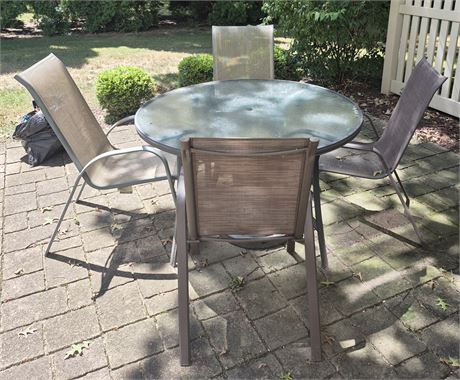 Patio Table & Chairs W/Umbrella