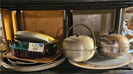 Mixed Kitchen Lot: Trays / Bun Warmers / Bowls & More