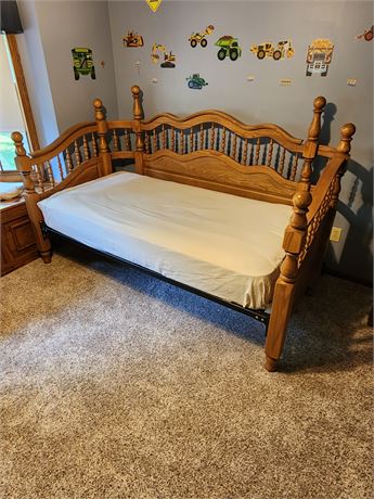 Beautiful Amish Made, Solid Oak Twin Size Daybed-Heavy Duty & Very Sturdy