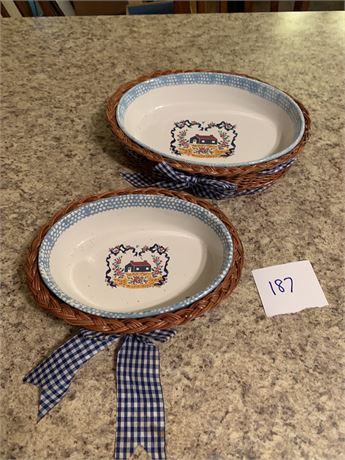 Teamson Casserole/Pie Dishes W/Checker Pattern Blue Ribbons In Wicker Holders