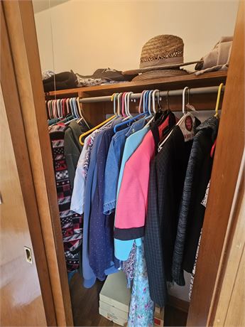 Closet Cleanout : Mixed Ladies Clothes & PJ's - All Seasons