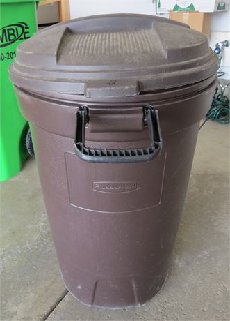 Rubbermaid Trash Can