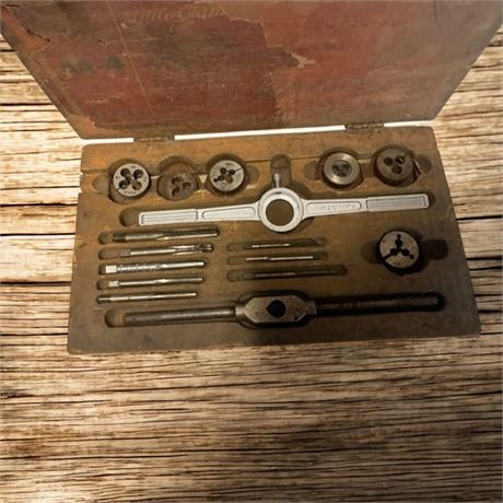 16 Piece Tap Die Tool Set In Wood Case