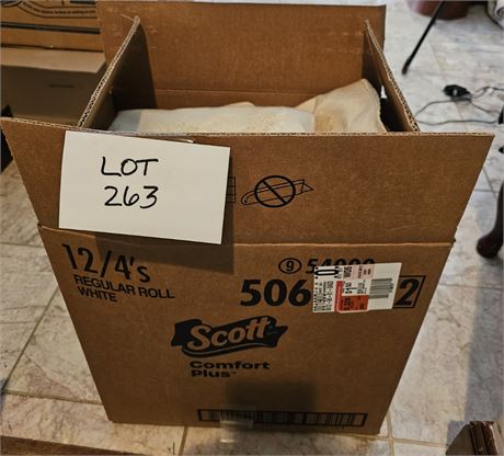 Mixed Round and Oval Table Cloths – Colors, Styles, and Makers Vary