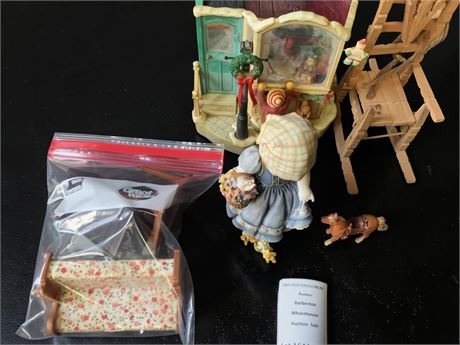 1990 House of Lloyd Christmas Around the World Toy Shop Musical Diorama